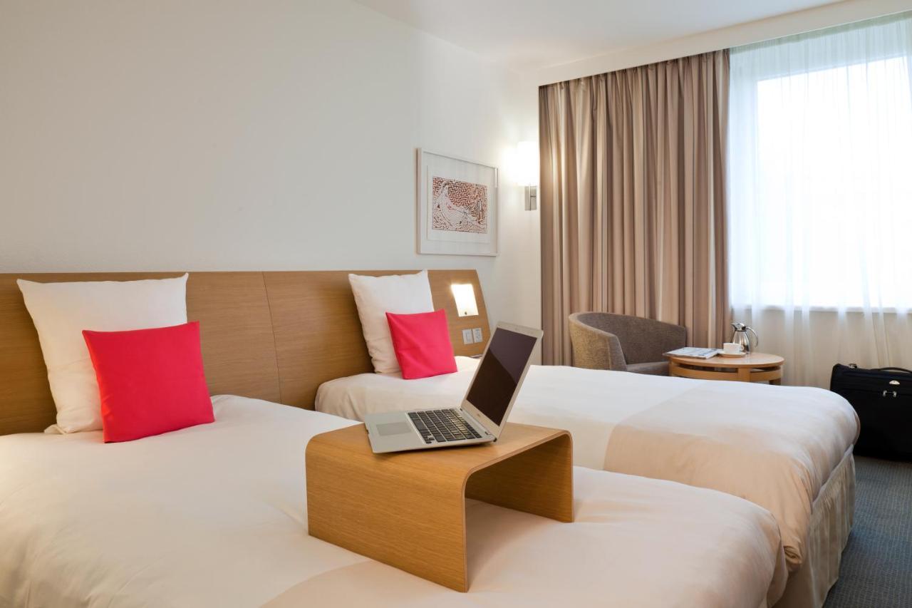 Novotel paris. Novotel Paris est Париж отель. Новотель Берлин. Novotel Paris est номер стандарт. Novotel Германия.